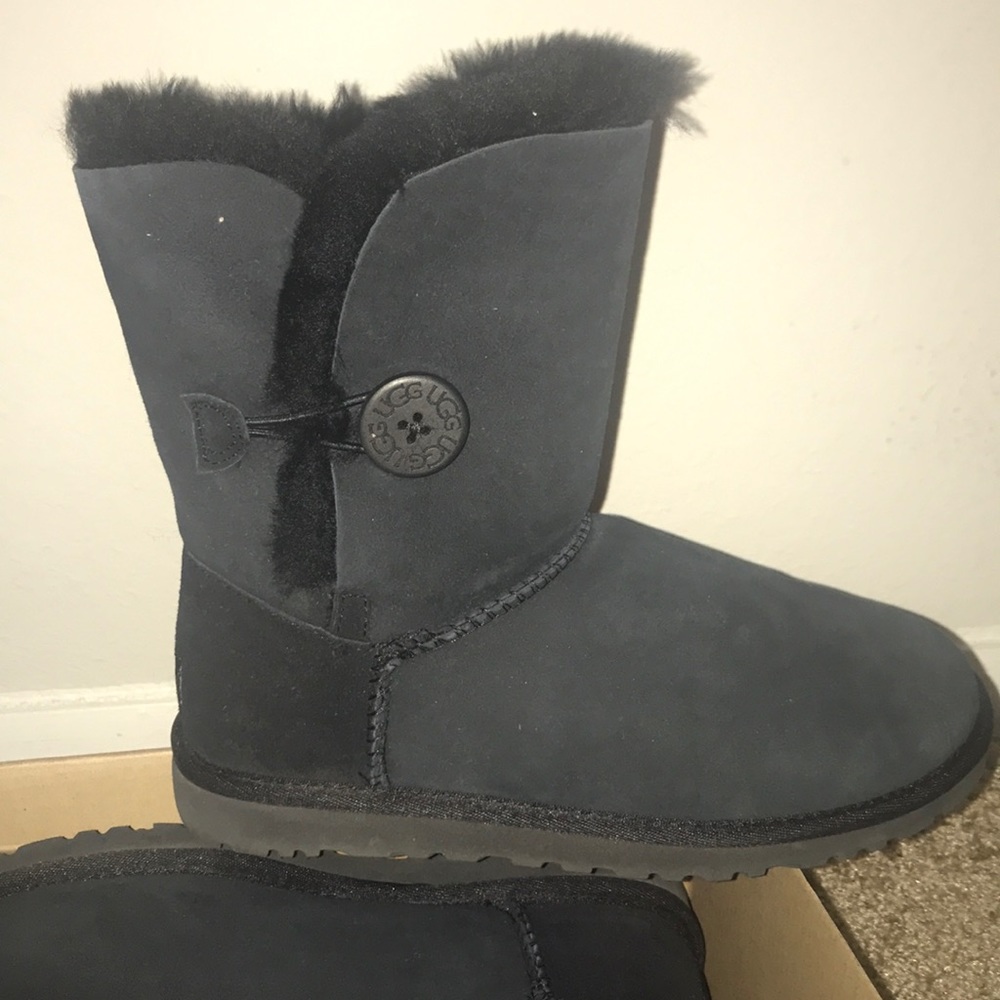 UGG Bailey Button